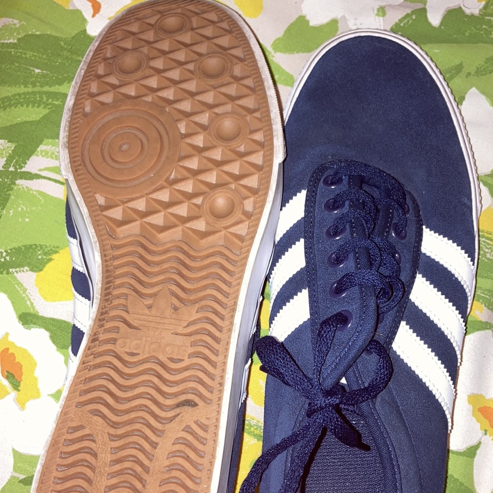 Adiadas - Picture 3 of 6